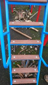 Replacement steps for the climbing frame